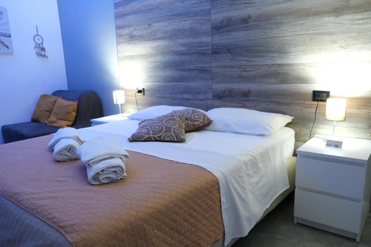 Royalty Rooms & Spa Neapel Exterior foto