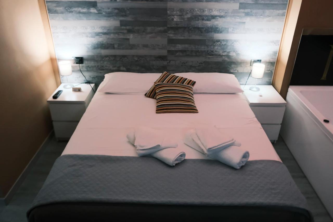 Royalty Rooms & Spa Neapel Exterior foto