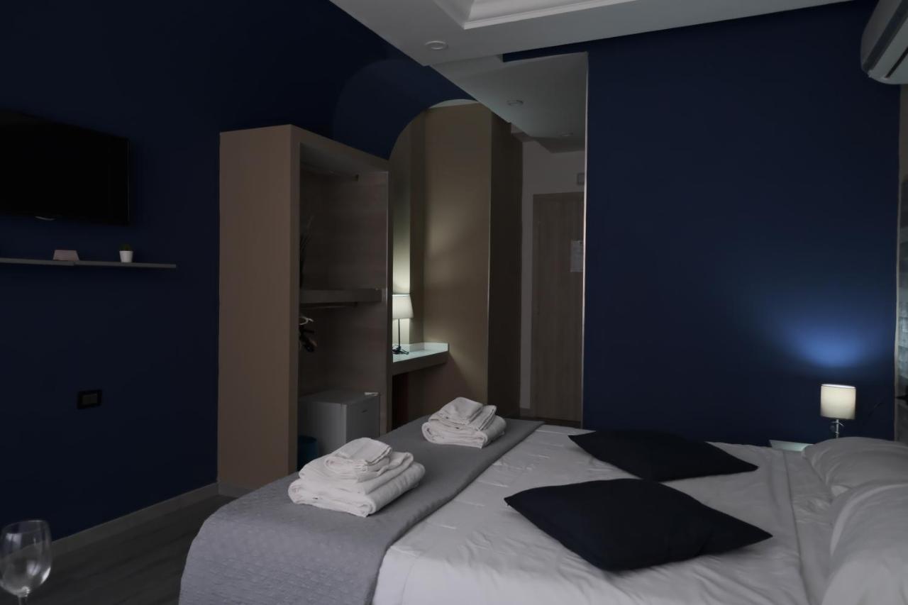 Royalty Rooms & Spa Neapel Exterior foto