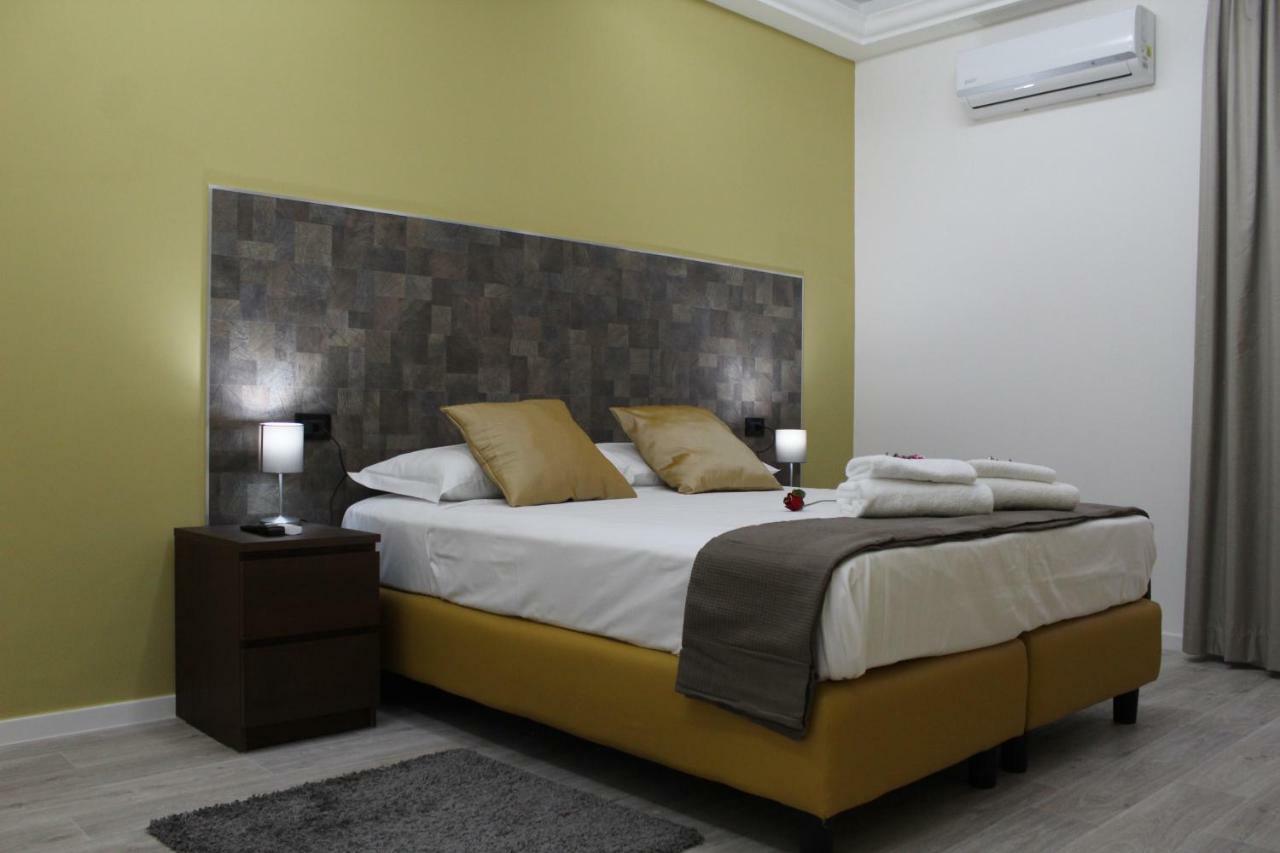 Royalty Rooms & Spa Neapel Exterior foto